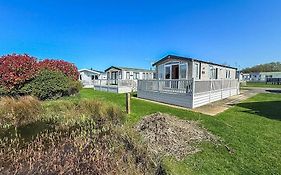 Stunning Caravan With Decking, Nearby Hunstanton Beach Ref 23232K